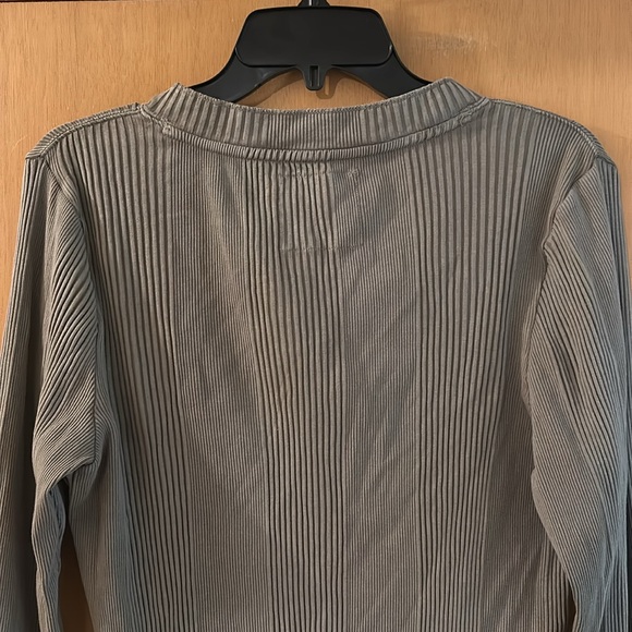 Aerie Women’s Road Trip Long Sleeve Henley Shirt Top Army Green Size Large - Picture 9 of 10